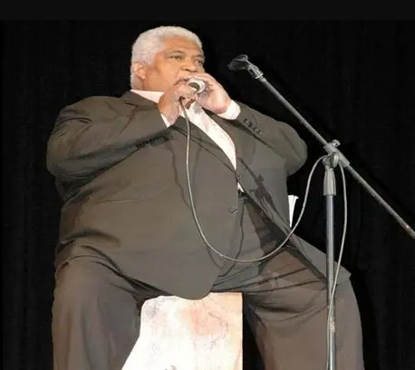 cantante peruano Arturo Zambo Cavero