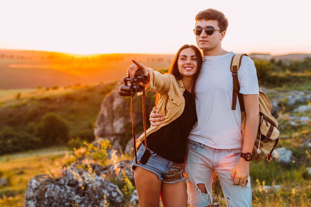 pareja de novios en un paisaje lindo