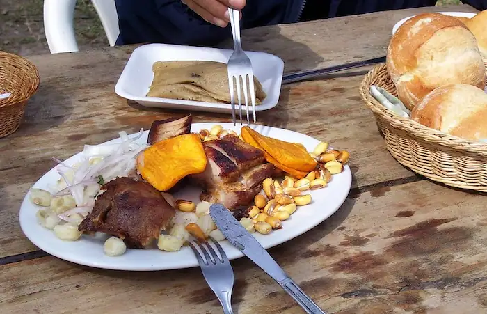 pan con chicharrón para el desayuno