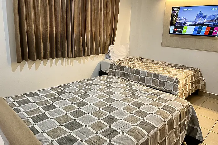 habitación doble en Lince con televisor